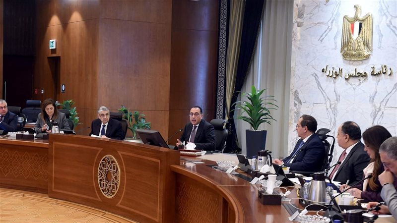 رئيس الوزراء يتابع