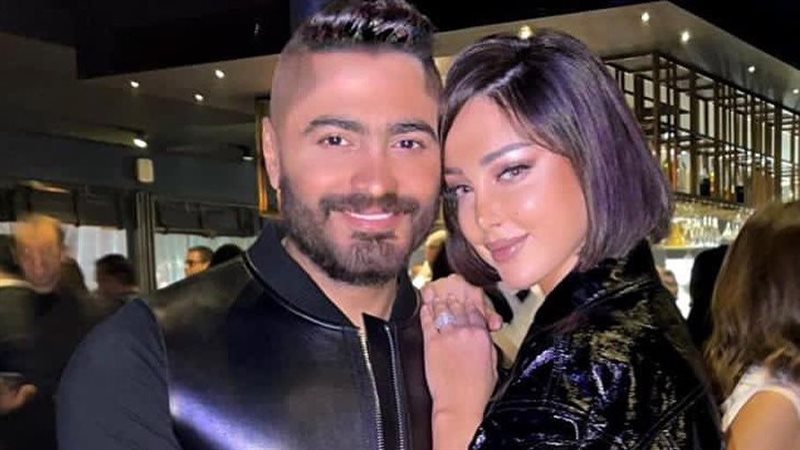 تامر حسني وزوجته