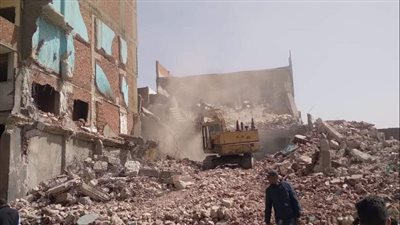  استكمال إزالة منطقة عزبة أبو قرن بمصر القديمة