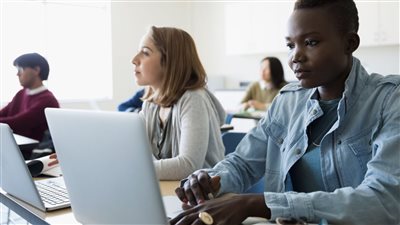 دراسة: 90% من الحاصلين على المؤهلات الرقمية يؤكدون أهميتها في تحقيق أهدافهم