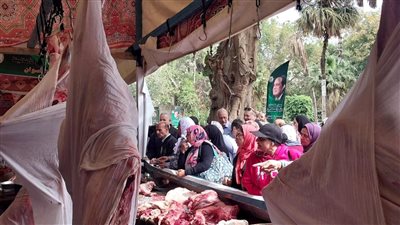 إقبال كثيف على شراء اللحمة بمعرض وزارة الزراعة في الأورمان (فيديو وصور)