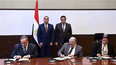 رئيس الوزراء يشهد توقيع اتفاقية إنشاء شركة السرنجات ذاتية التدمير