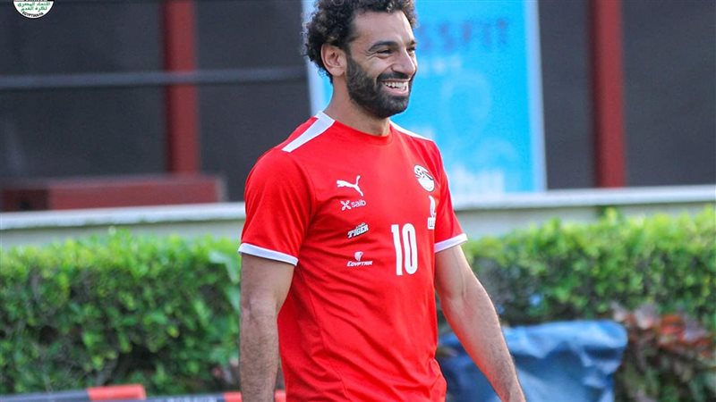 محمد صلاح قائد منتخب