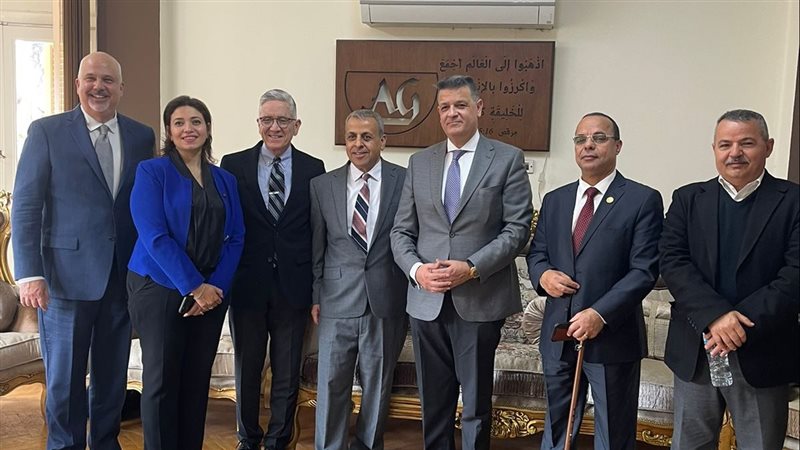 رئيس الكنائس الرسولية