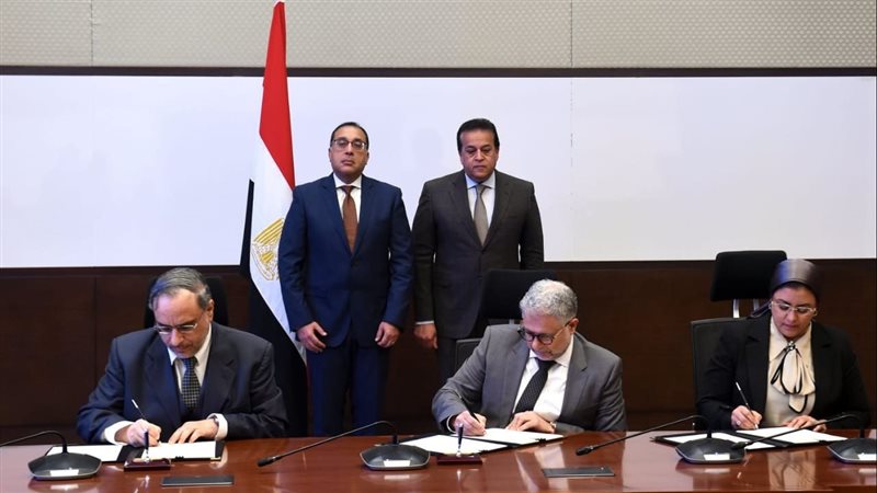 توقيع عقود إقامة
