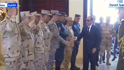 السيسي يصل لمركز المنارة للاحتفال بيوم الشهيد