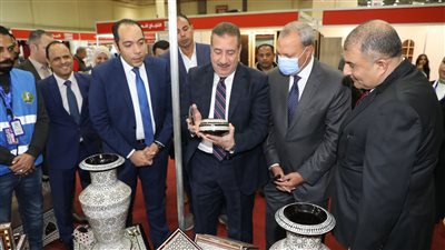 وزير التنمية المحلية ومحافظ المنوفية يفتتحان معرض الحرف اليدوية 