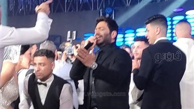 تامر حسني وحمو بيكا يشعلان حفل زفاف حسن شاكوش (فيديو وصور)