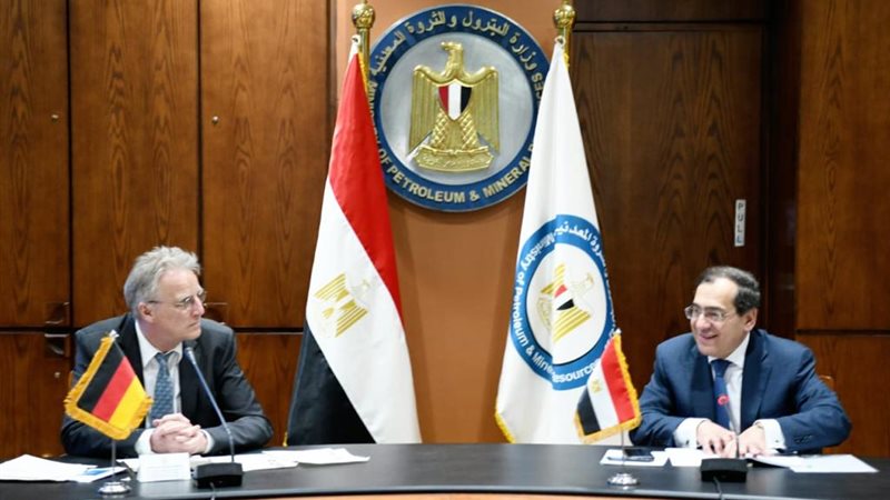 الملا خلال لقاء الوزير