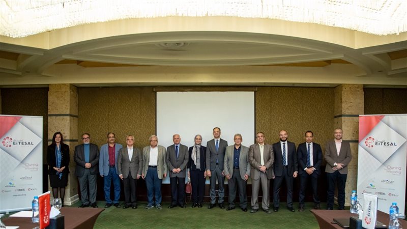 المائدة المستديرة،