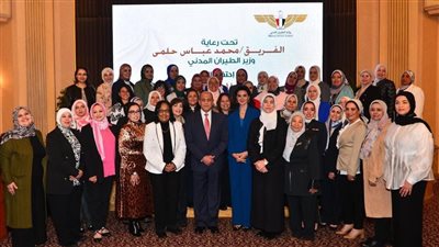 اليوم العالمي للمرأة، طاقم نسائي كامل يقود رحلة إلى أثينا (فيديو)