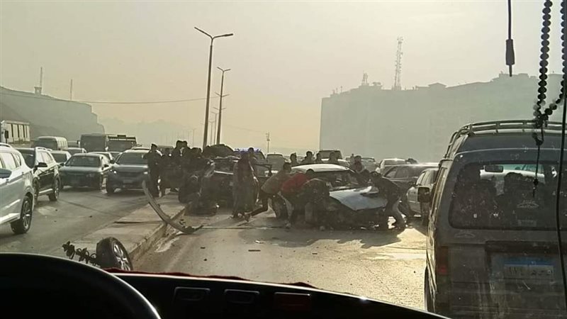تصادم عدة سيارات