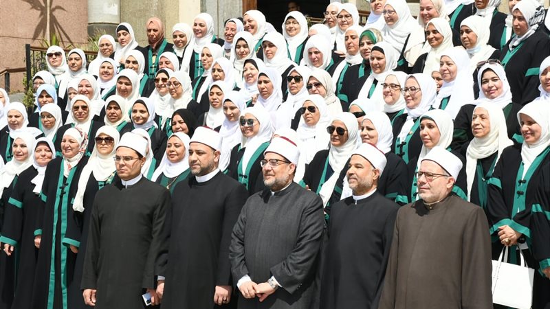 وزير الأوقاف خلال