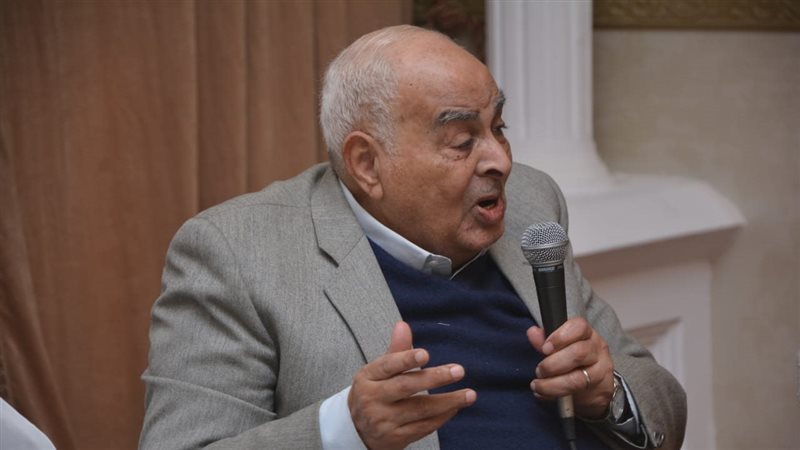 الناقد والمؤرخ محمود