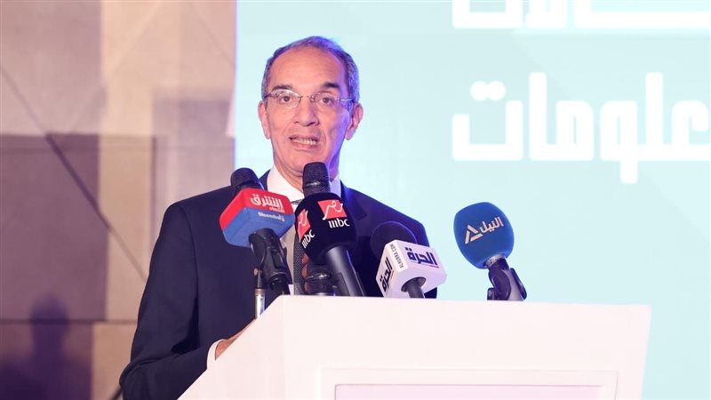 عمرو طلعت وزير الاتصالات،