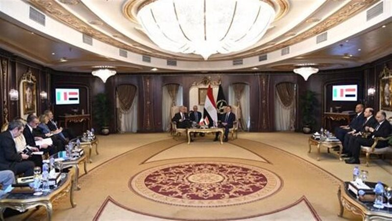 وزير الداخلية يبحث