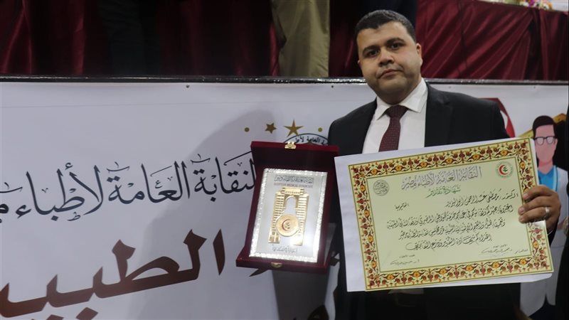 الطبيب مصطفي ابو