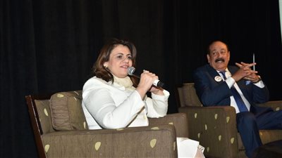 وزيرة الهجرة تلتقي نحو 350 شخصا من رموز الجالية المصرية في كاليفورنيا