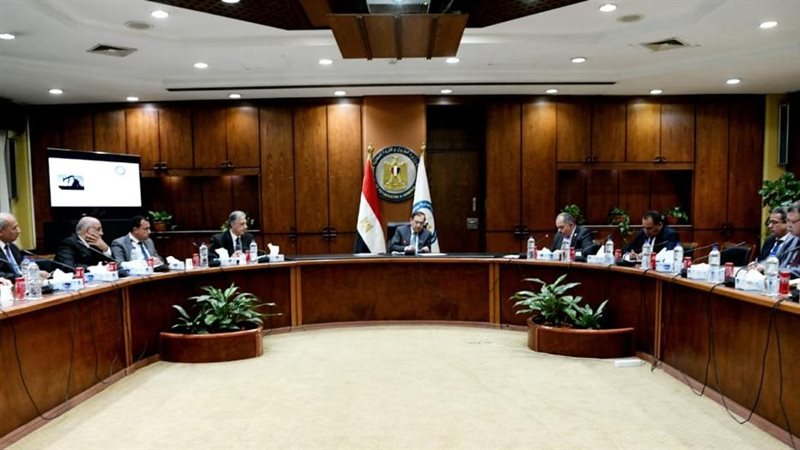 الملا خلال لقاء روساء