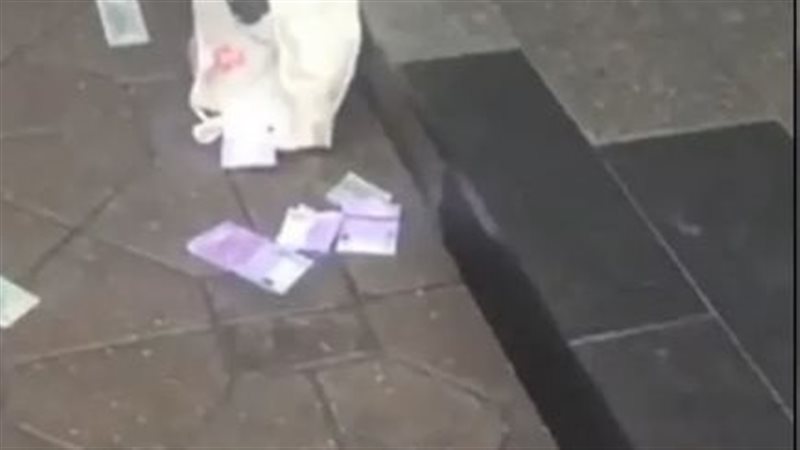 الأموال الملقاه علي