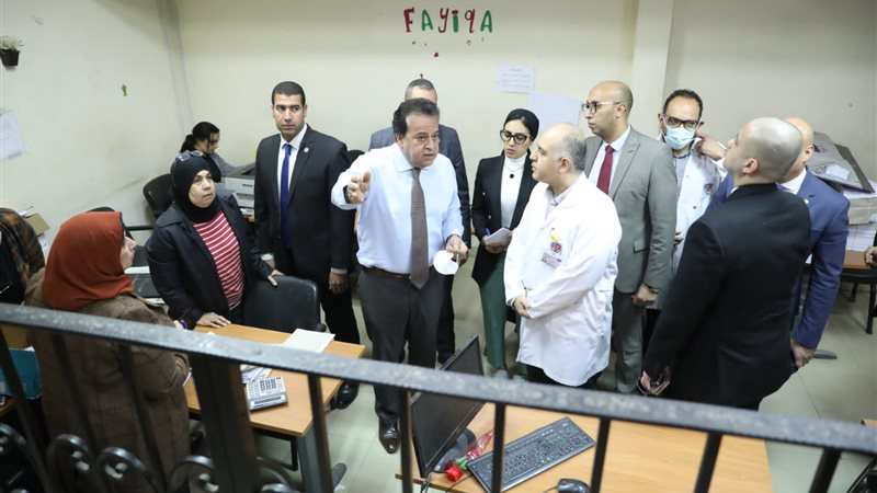 جولة مفاجئة لوزير