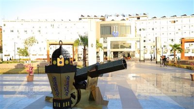 أسوان تتزين لاستقبال الشهر الكريم بمجسمات مدفع وفانوس رمضان (صور)