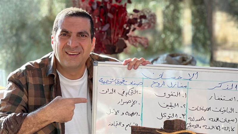 الدكتور عمرو خالد،