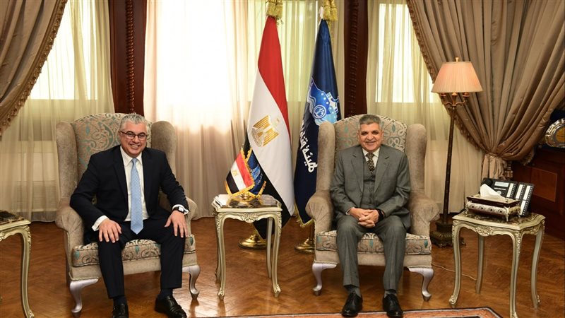 أسامة ربيع مع رئيس