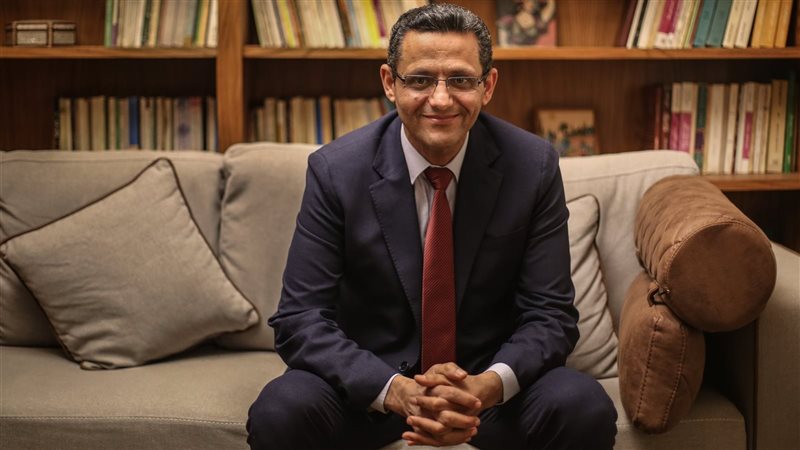 الكاتب الصحفي خالد