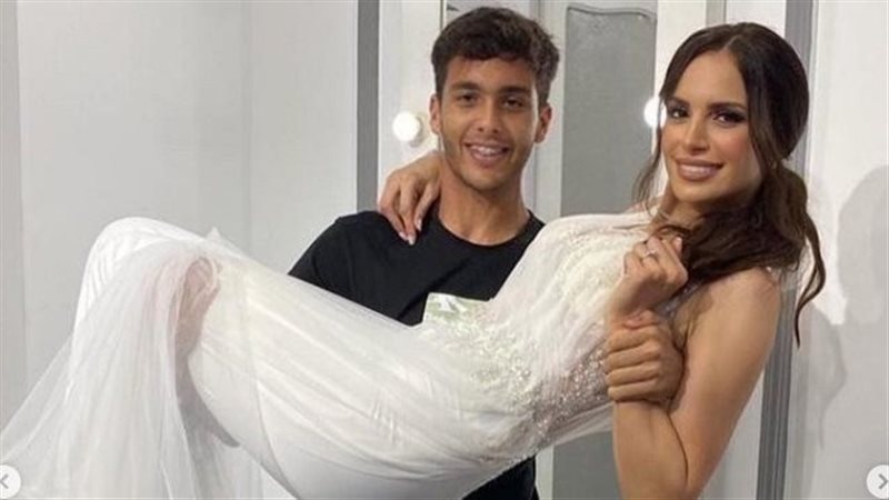 أنال ماهر ونجلها،