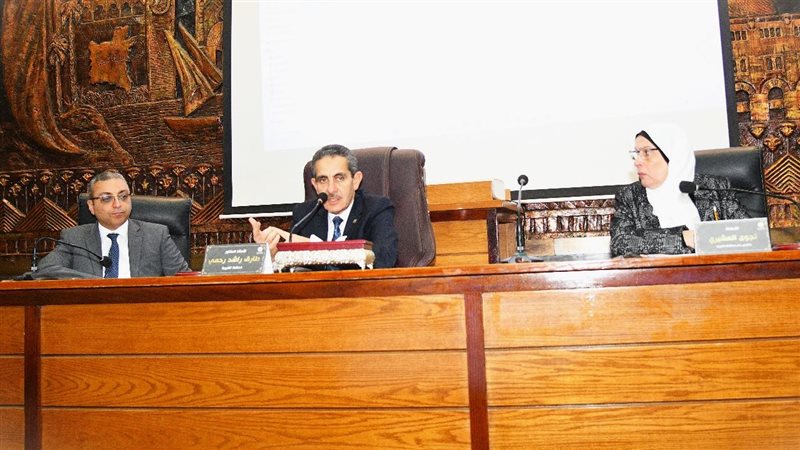 محافظ الغربية يناقش