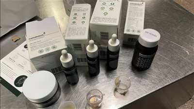 ضبط محاولتي تهريب شرائط وعبوات CBD المخدرة بمطار القاهرة (صور)