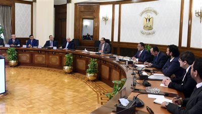رئيس الوزراء يستعرض مقترحات تطوير الصورة البصرية للطريق الدائري