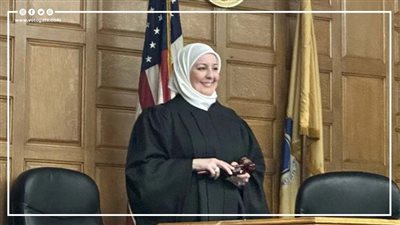 نادية قحف، أول مسلمة ترتدي الحجاب فوق منصة القضاء الأمريكي (إنفوجراف)