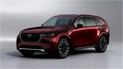 مقصورة مازدا CX-90 بثلاثة صفوف من المقاعد 
