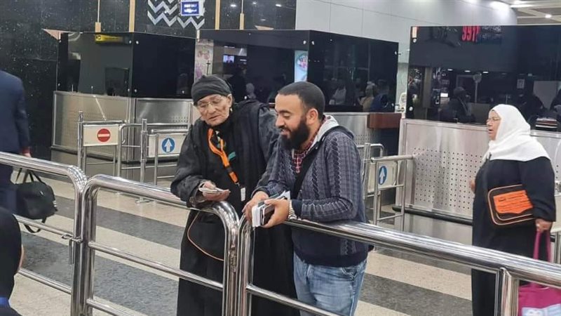 المعتمرة قبل وفاتها،