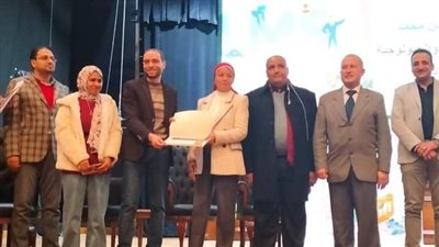 عين شمس تكرم أعضاء هيئة التدريس المتميزين في إعداد المقررات والاختبارات الإلكترونية