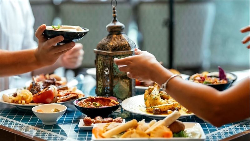 عادات تضر معدتك،