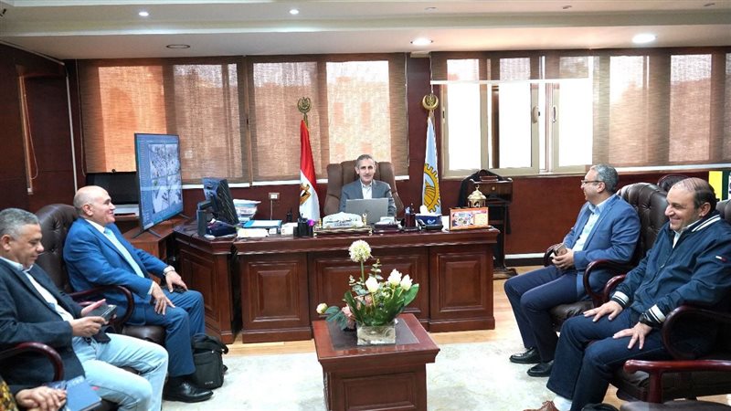 محافظ الغربية يبحث