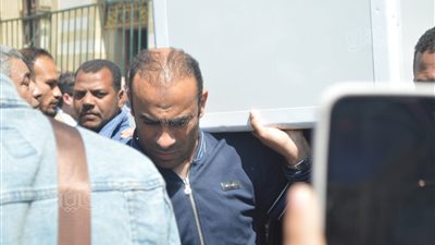 الأهلى، سيد عبد الحفيظ يحمل جثمان زوج والدة حسين الشحات (صور)