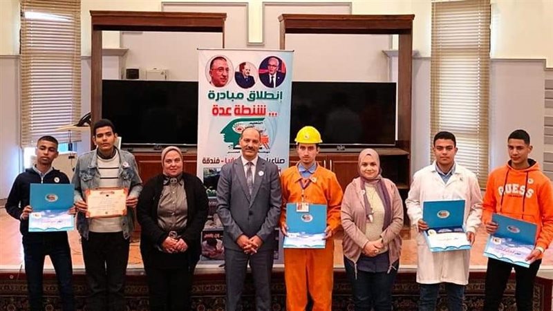 تكريم طلاب ومعلمون