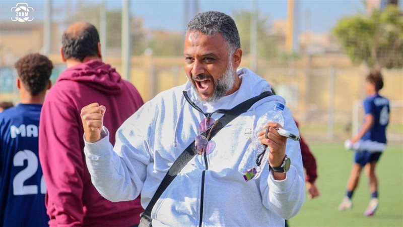 كريم خالد كامل يقود
