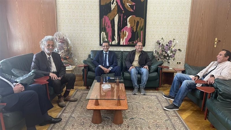 الكاتب الصحفي خالد