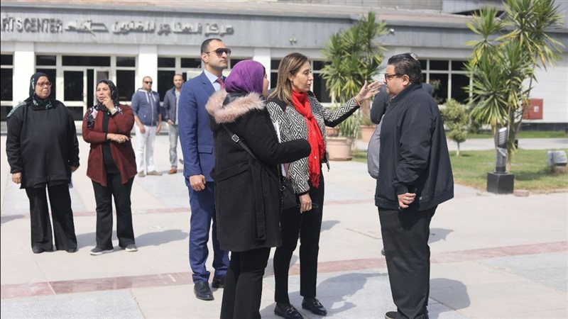 وزيرة الثقافة والمخرج