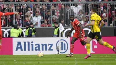 الدوري الألماني، بايرن ميونخ يتقدم على دورتموند 0/3 في الشوط الأول