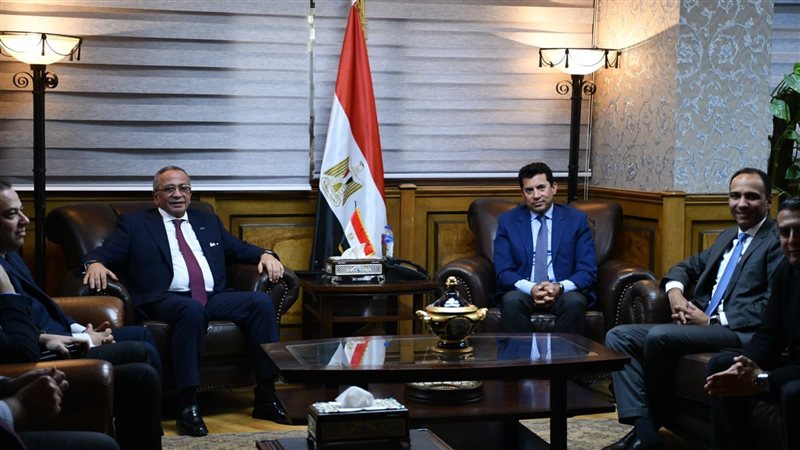 وزير الشباب، فيتو
