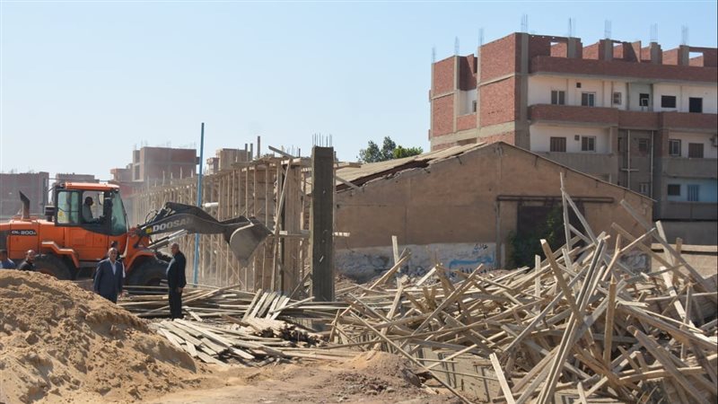محافظ القليوبية خلال