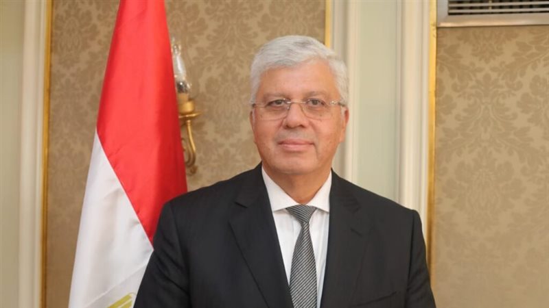 الدكتور ايمن عاشور