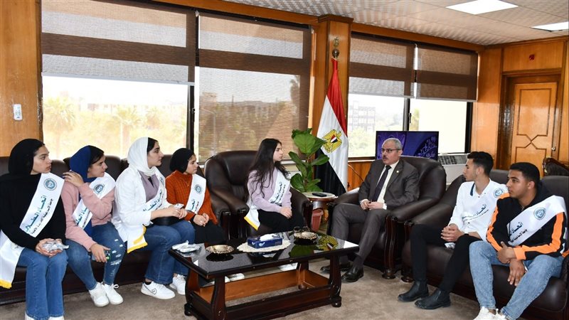 رئيس جامعة القناة