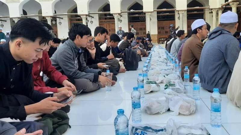 إفطار الطلاب الوافدون